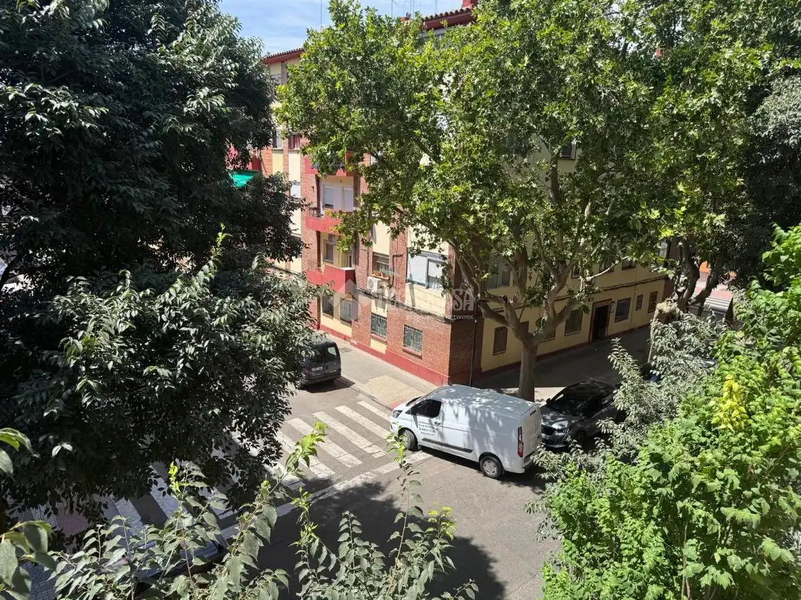 Vista exterior de Piso en venta en Zaragoza con Calefacción y Balcón