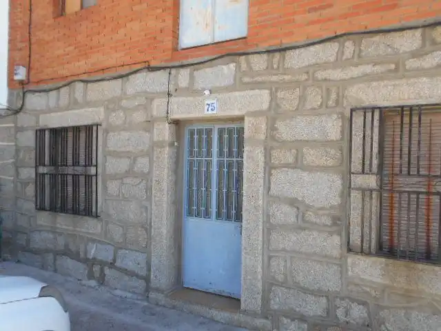 Vista exterior de Pis en venda en Burgohondo amb Calefacció