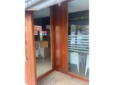 Local comercial en venda a Calle VAN DER HOFSTAD