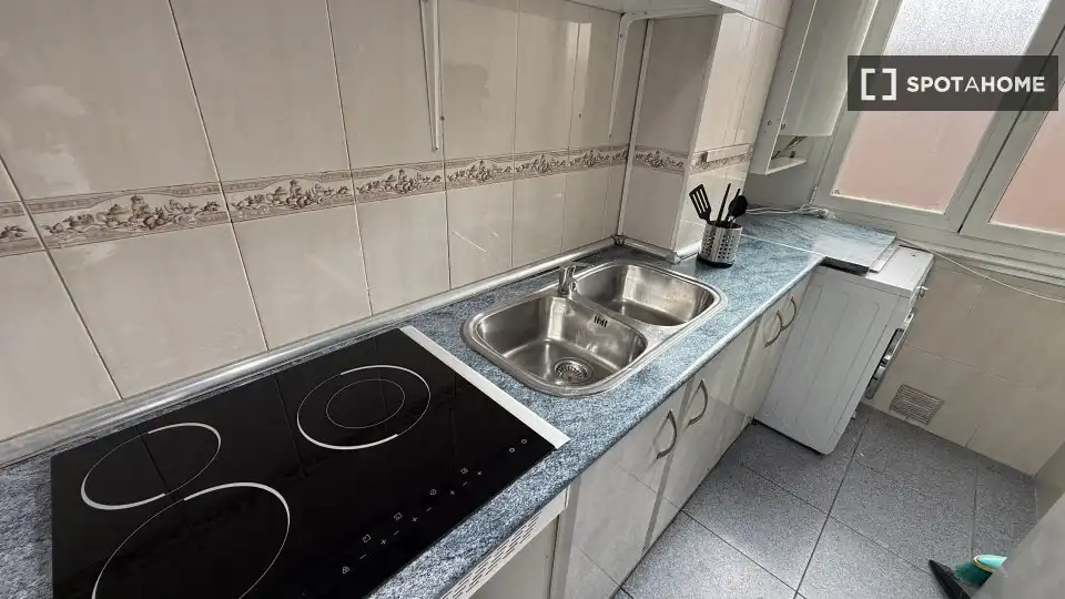 Cuina de Pis de lloguer en Alcalá de Henares amb Aire condicionat, Calefacció i Moblat