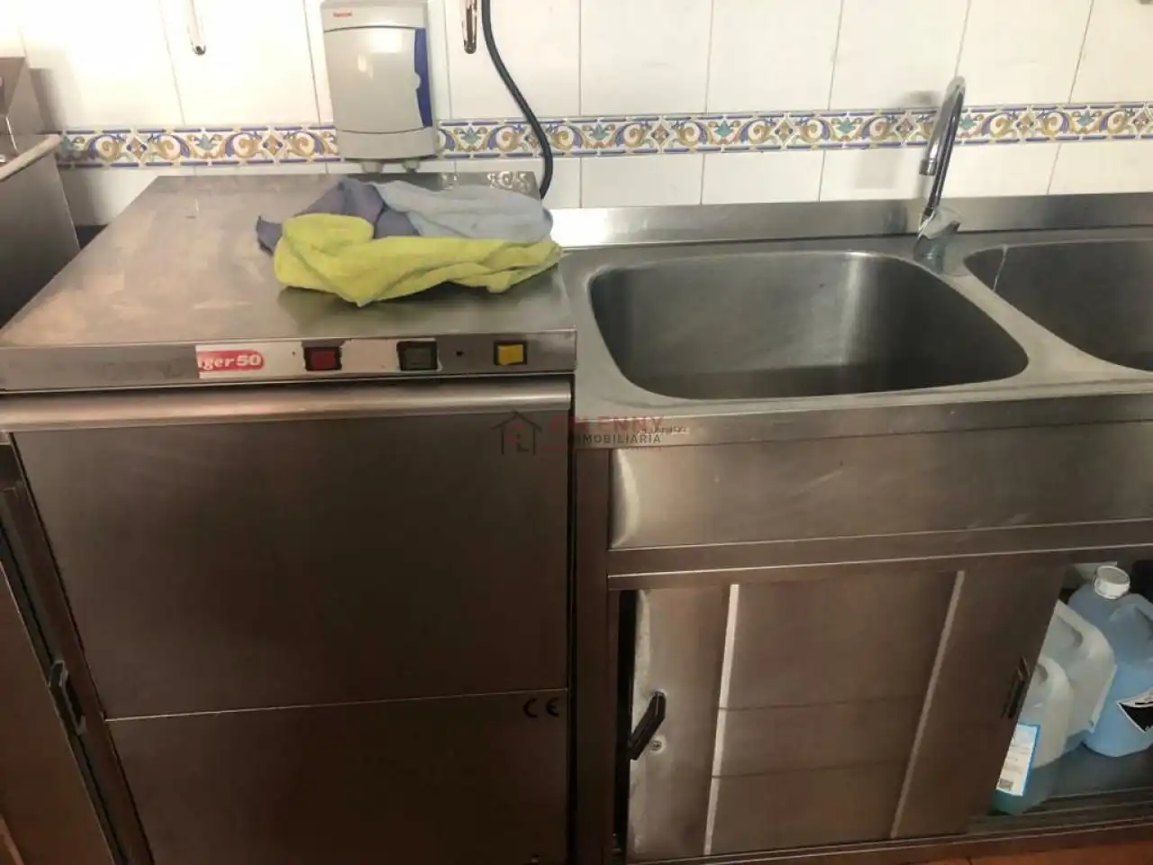 Cuina de Local en venda en A Pobra de Trives  amb Aire condicionat i Moblat