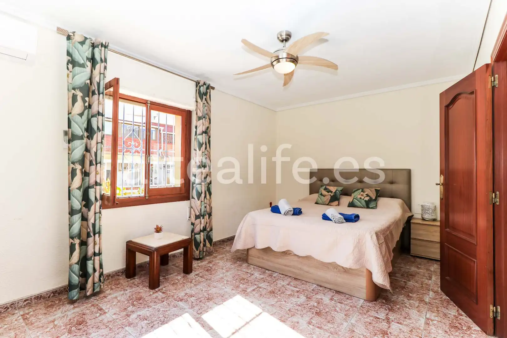 Schlafzimmer von Dachboden zum Verkauf in Benidorm mit Klimaanlage und Terrasse