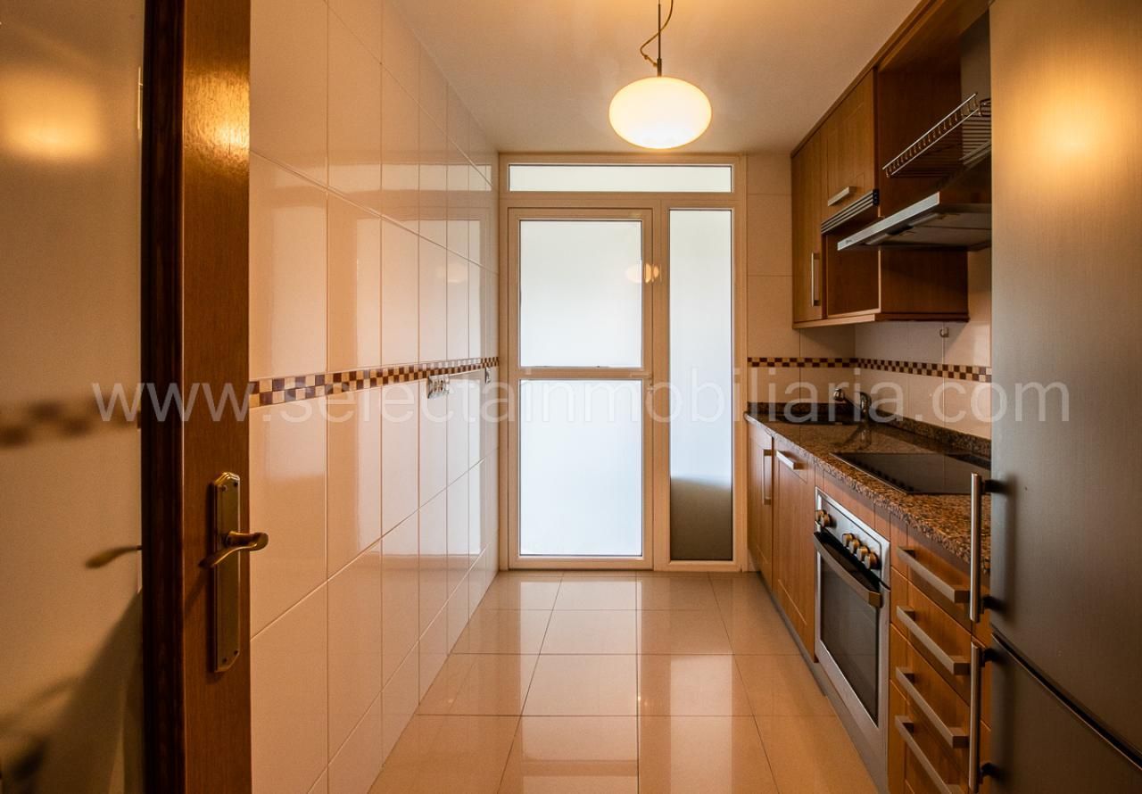Cuina de Apartament en venda en Poio amb Calefacció i Traster