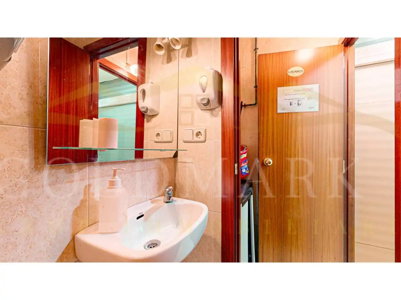 Bathroom of Commercial properties for transfer in Ripollet