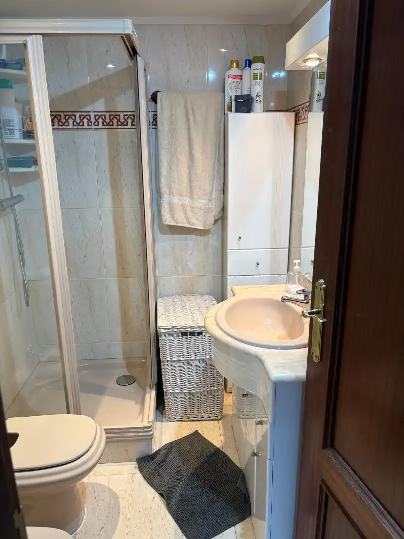 Bathroom of Flat for sale in San Lorenzo de El Escorial  with Heating, Parquet flooring and Storage room
