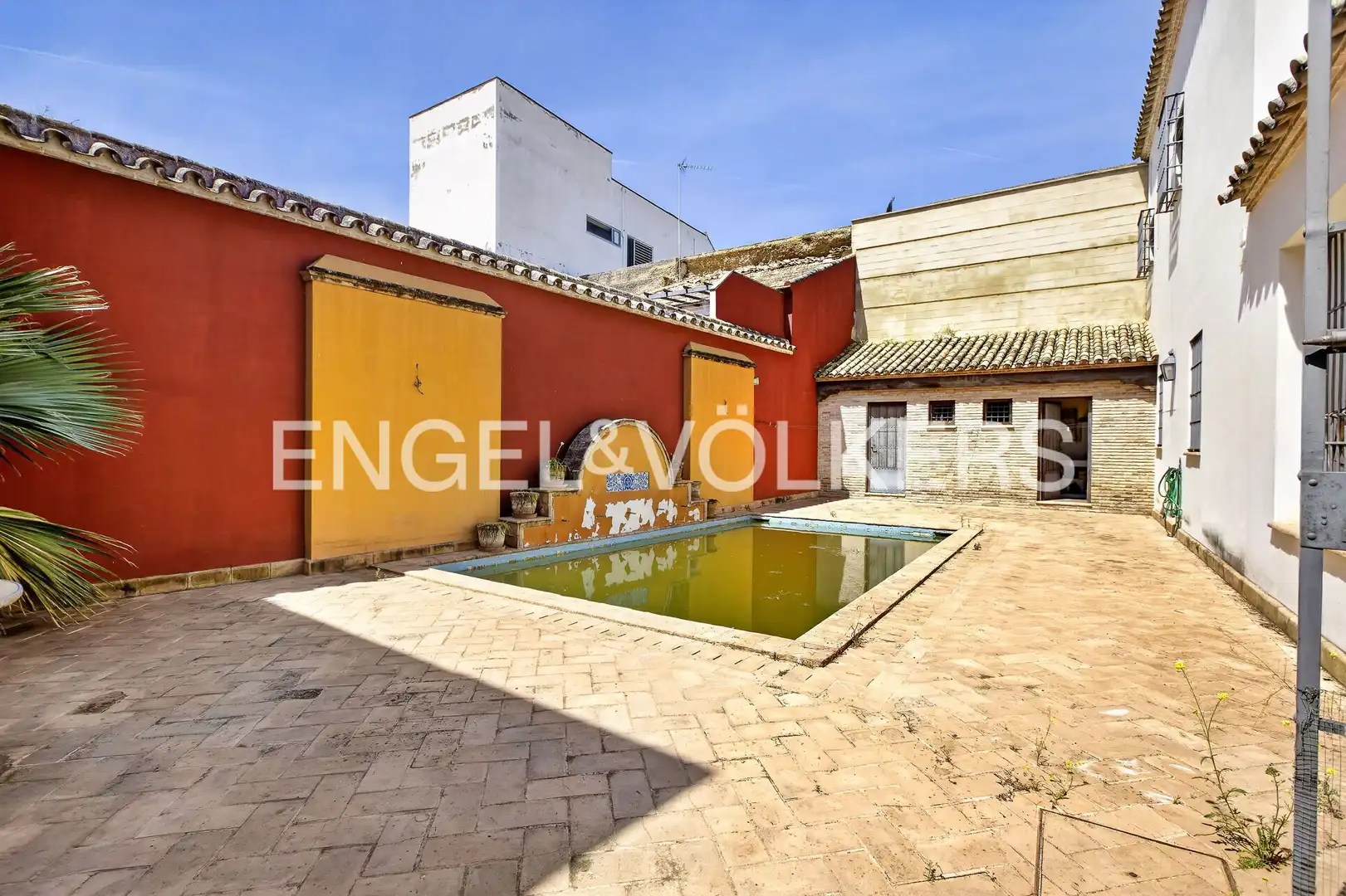 Vista exterior de Casa o xalet en venda en Écija amb Aire condicionat, Calefacció i Jardí privat