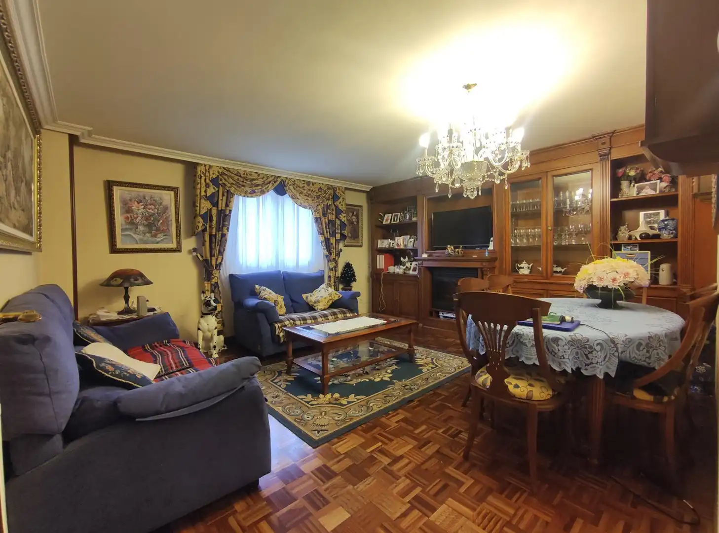 Sala d'estar de Casa adosada en venda en Alfoz de Quintanadueñas amb Calefacció, Parquet i Terrassa
