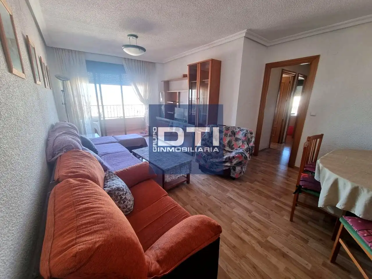 Piso con terraza en venta en Hermanos Quintero, imagen 2