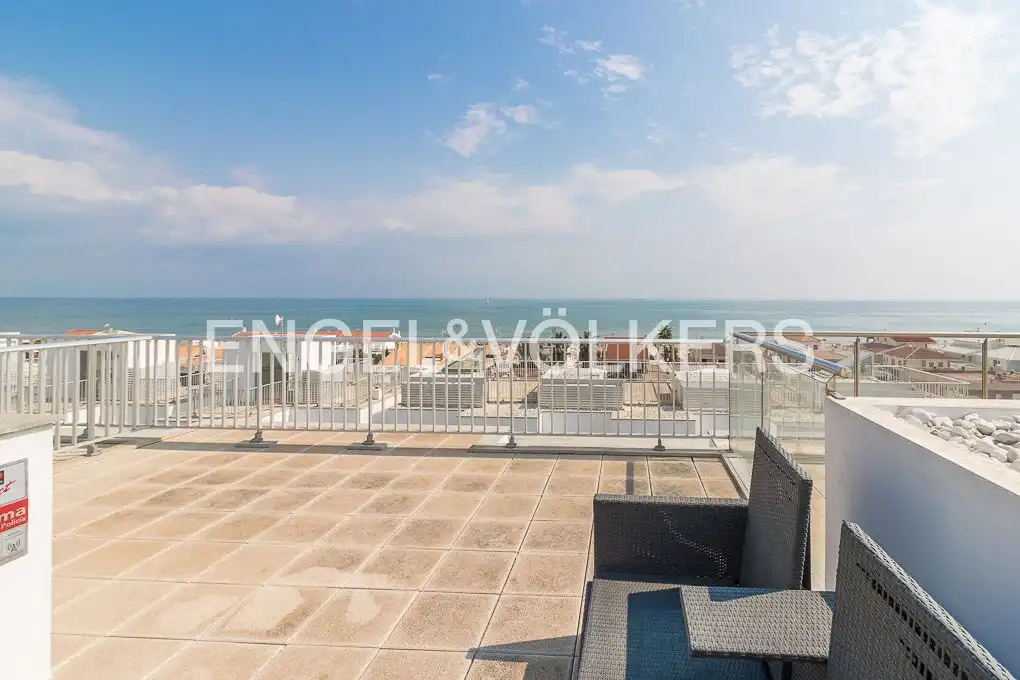 House with pool for sale in Guardamar Playa, imagen 3