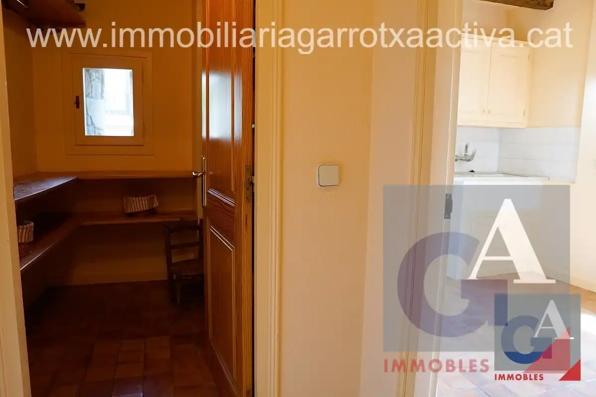 Casa rústica amb terrassa en venda a Sant Joan Les Fonts, imagen 7