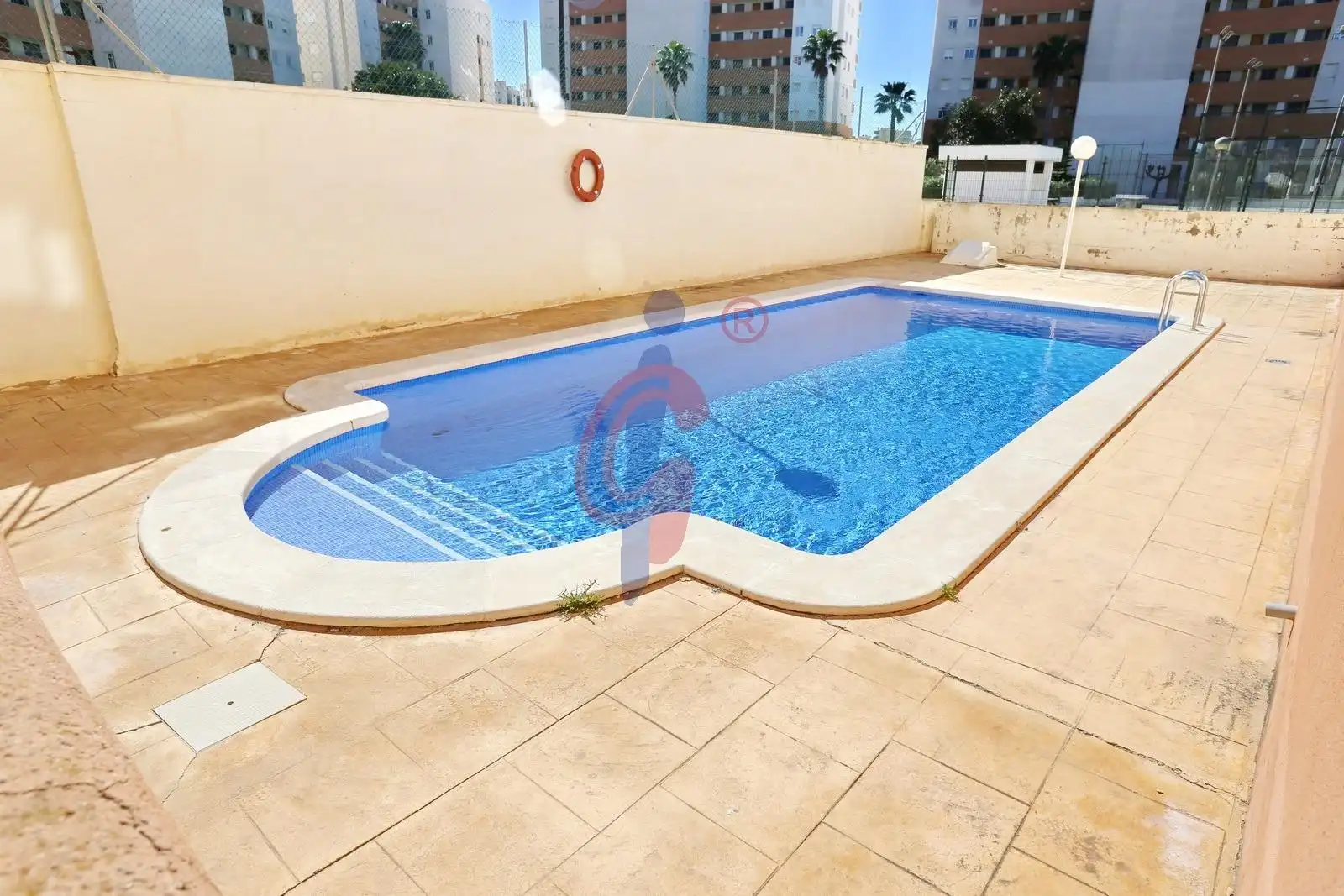 Piscina de Planta baixa en venda en Guardamar del Segura amb Terrassa, Moblat i Piscina comunitària