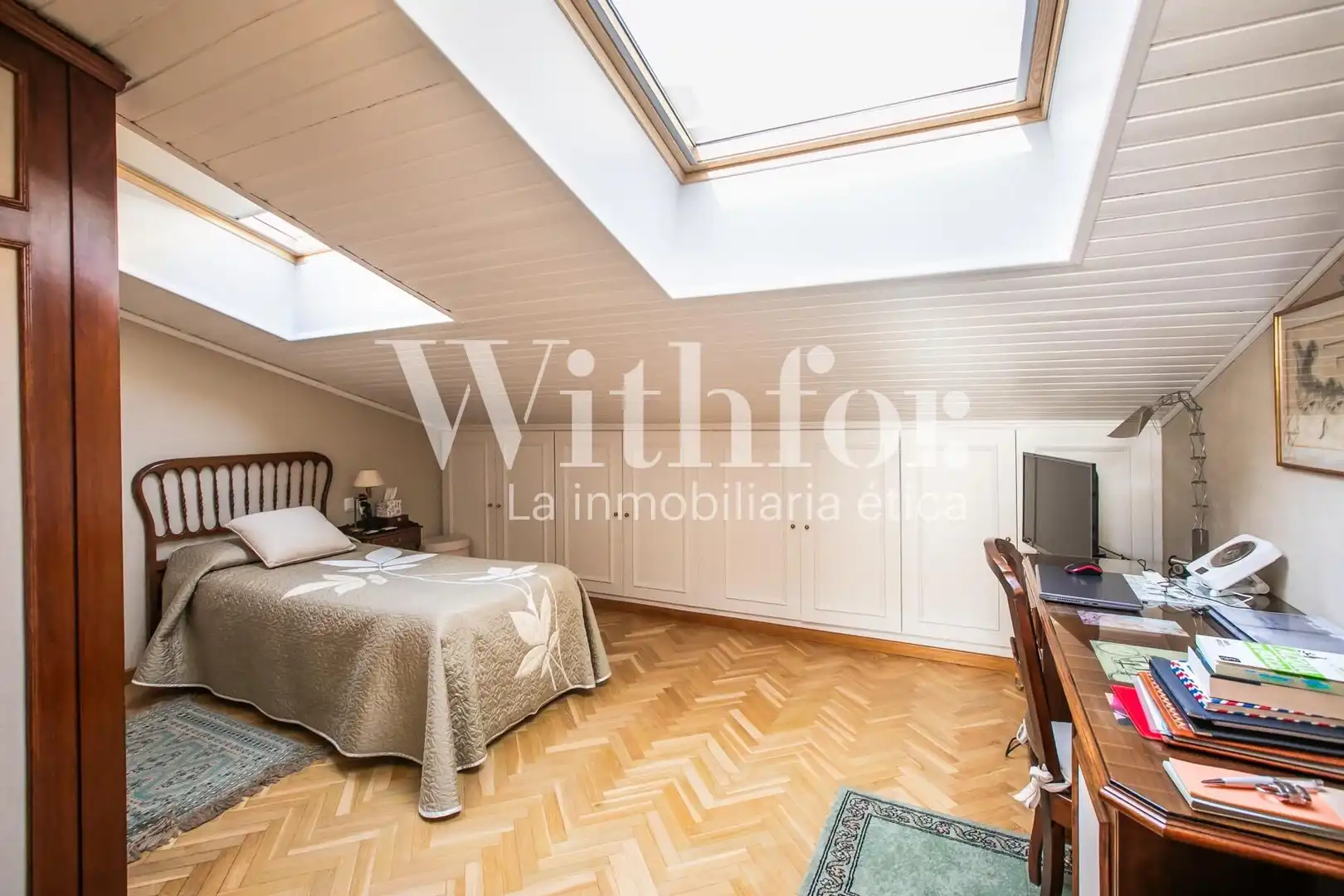 Habitación de Casa adosada en venta en Barcelona con Aire acondicionado, Jardín privado y Terraza