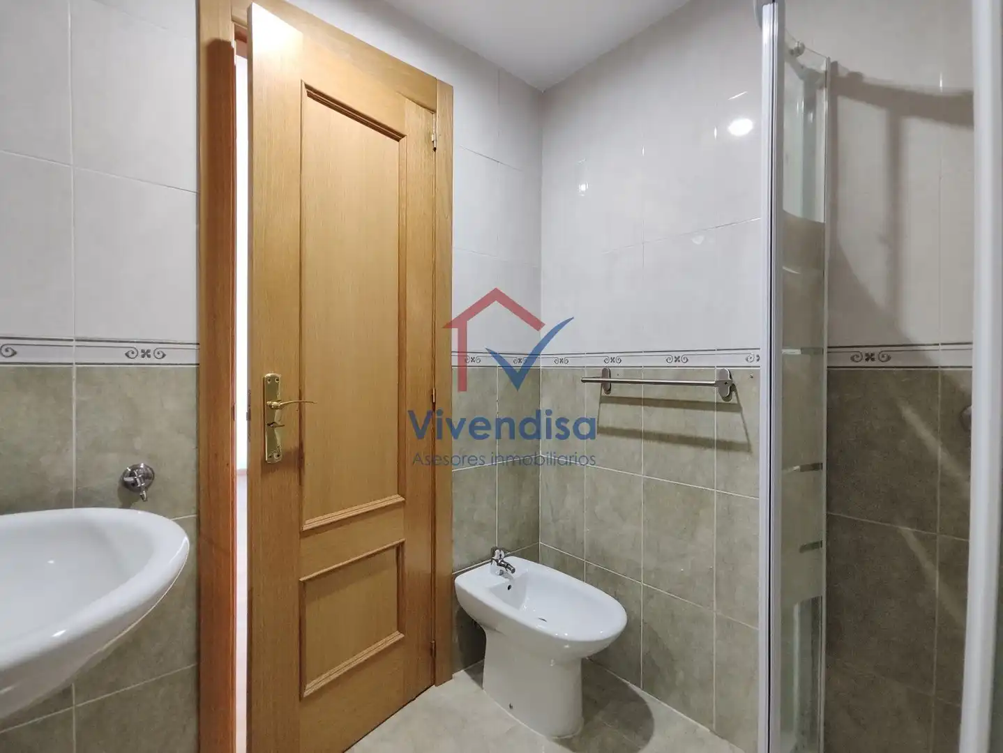 Badezimmer von Einfamilien-Reihenhaus zur Miete in Torija mit Heizung, Privatgarten und Terrasse