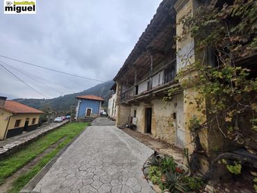 Casa rústica amb balcó en venda a NARGANES