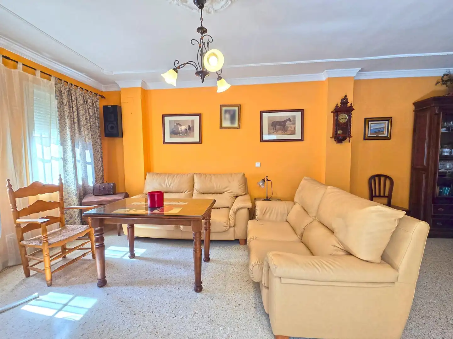 Sala d'estar de Casa adosada en venda en Espartinas