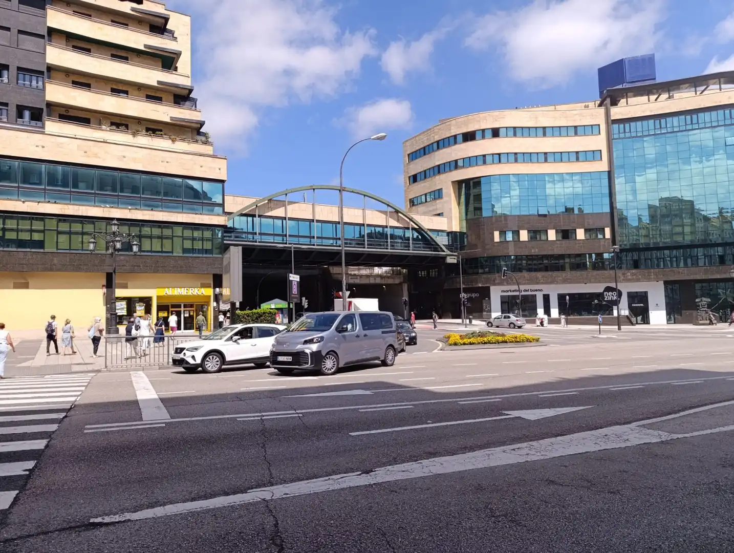Vista exterior de Pis en venda en Oviedo  amb Calefacció, Terrassa i Traster