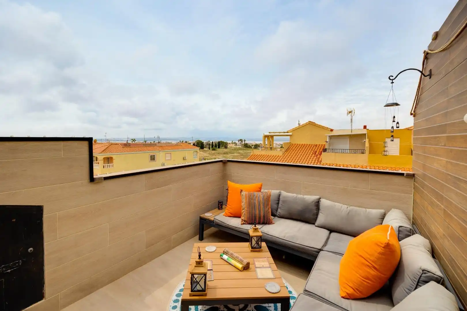 Terrasse von Haus oder Chalet zum Verkauf in Torrevieja mit Klimaanlage, Schwimmbad und Möbliert