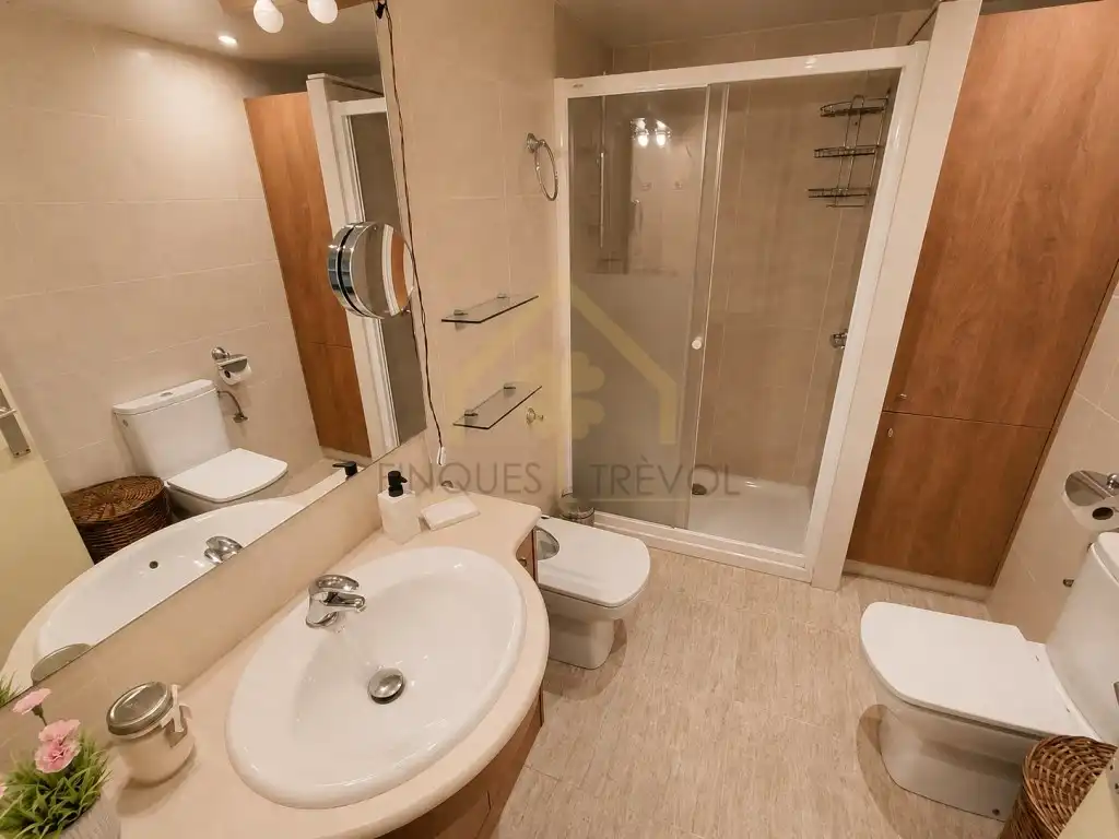 Badezimmer von Dachboden zum Verkauf in Granollers mit Klimaanlage und Terrasse