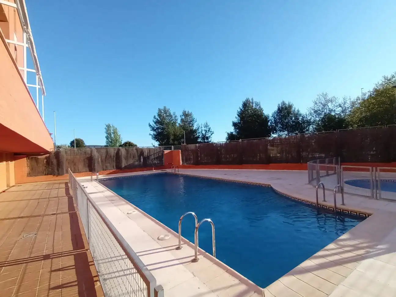 Piscina de Ático en venta en Mérida con Terraza, Trastero y Piscina comunitaria