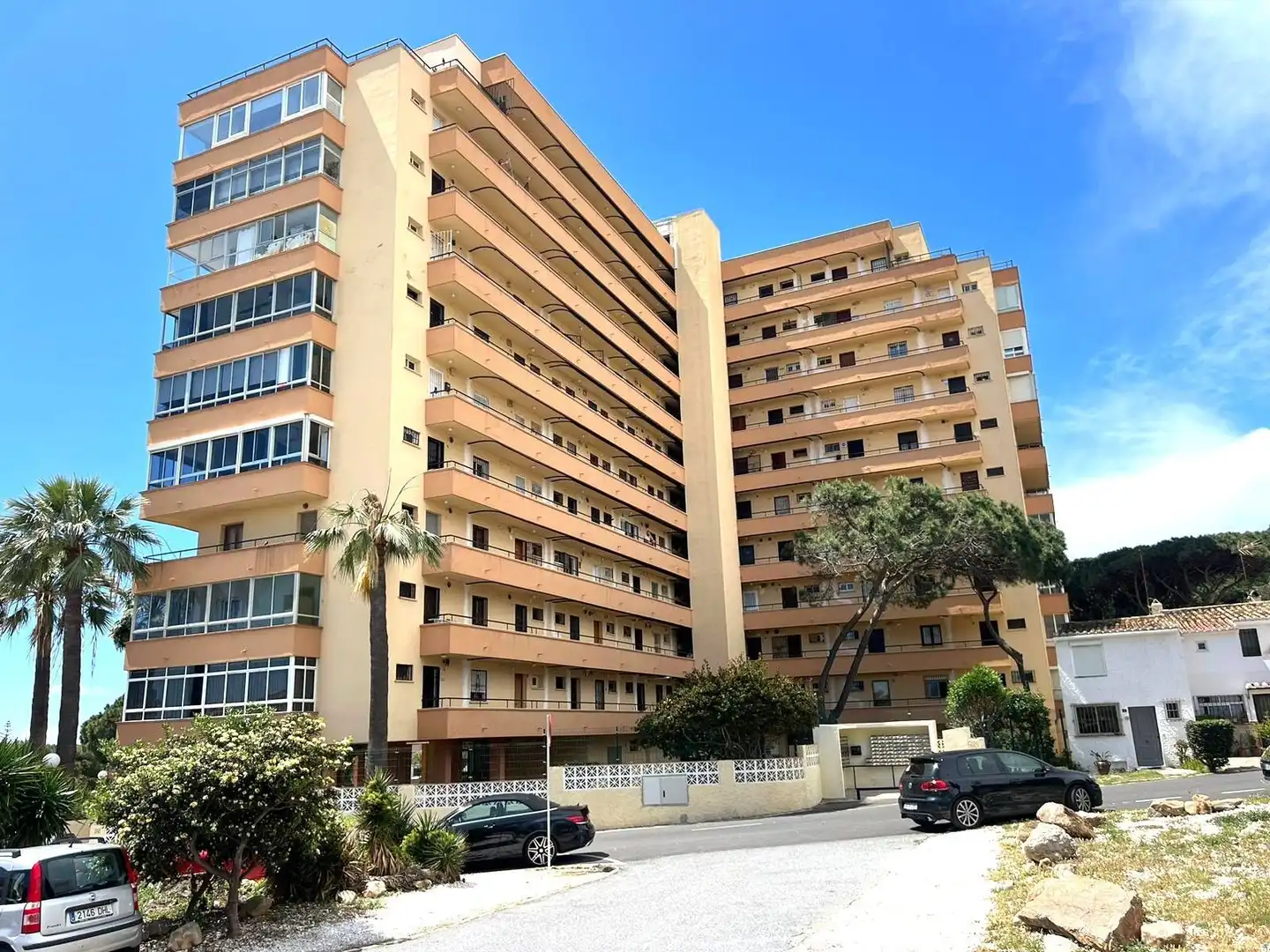 Apartment with pool for sale in Calahonda