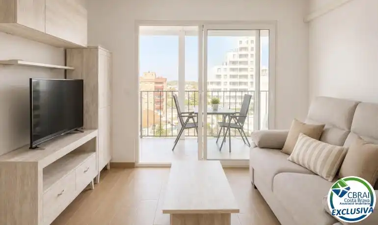 Apartament amb ascensor en venda a Carrer Muga-Delta, imagen 2