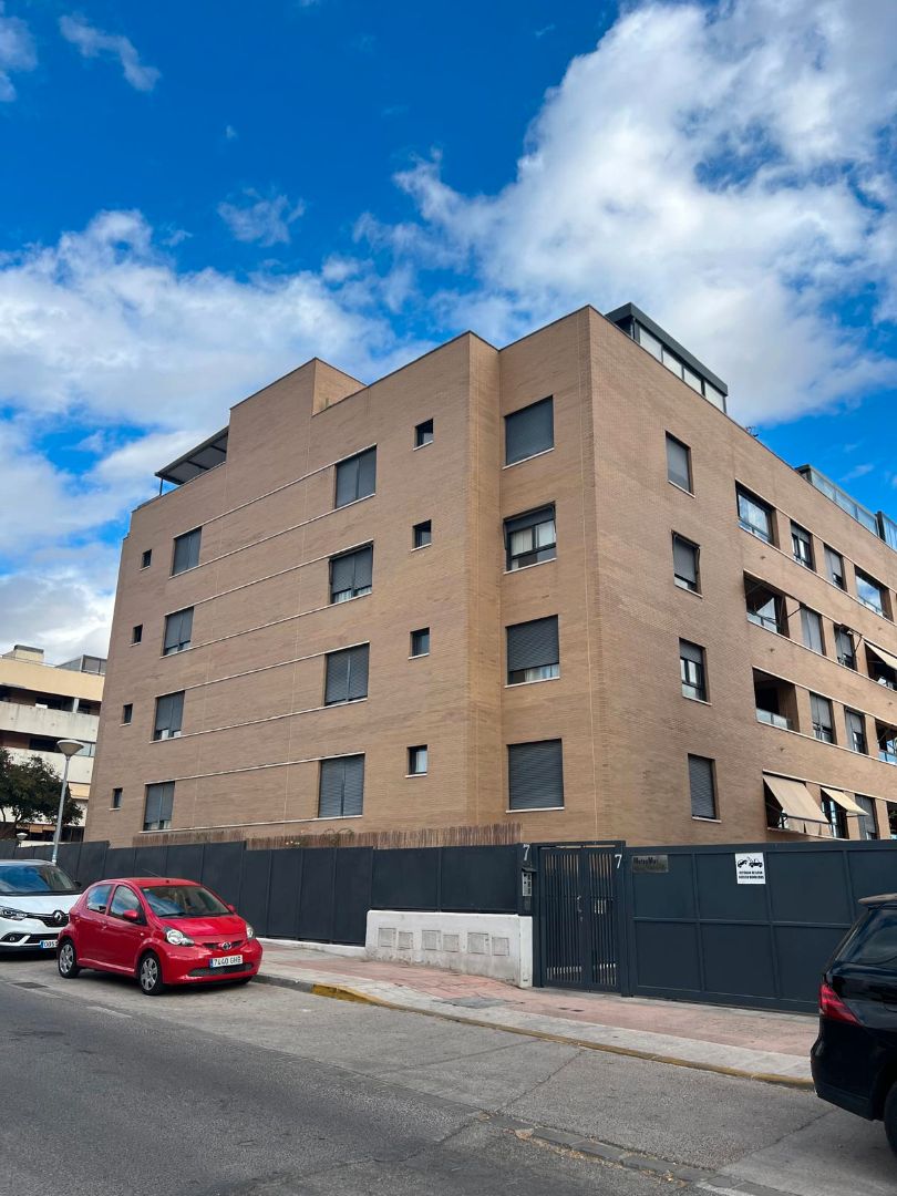 Vista exterior de Àtic en venda en Mairena del Aljarafe amb Aire condicionat i Piscina comunitària