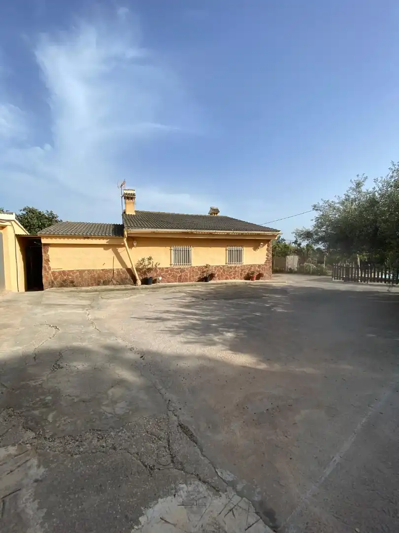 Vista exterior de Casa o xalet en venda en L'Alcora amb Aire condicionat, Calefacció i Jardí privat