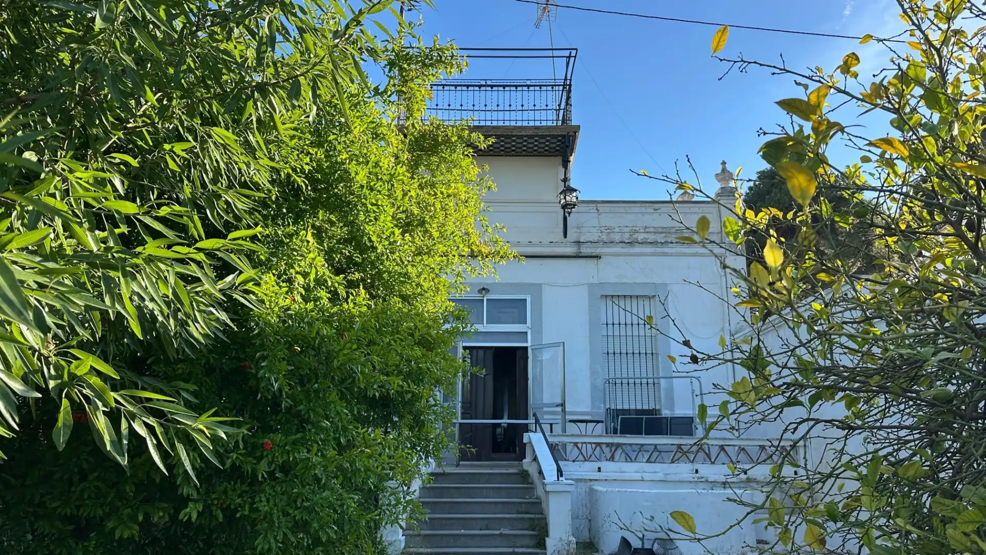 Vista exterior de Casa o xalet en venda en Godella amb Aire condicionat, Jardí privat i Terrassa