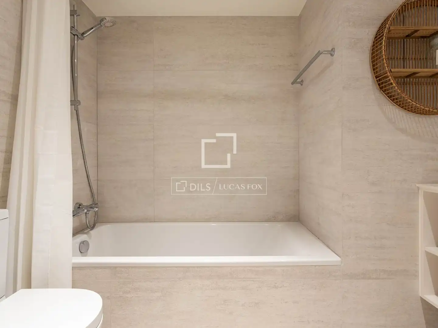Badezimmer von Wohnung zum Verkauf in Barcelona mit Klimaanlage und Terrasse