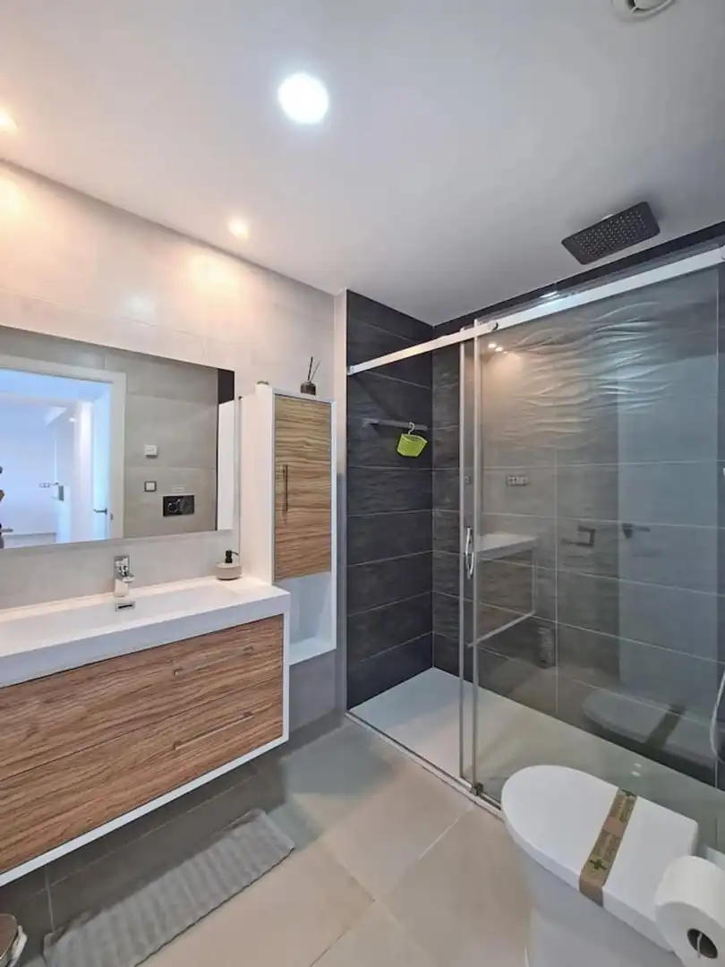 Bathroom of Attic for sale in Elche / Elx  with Air Conditioner, Private garden and Terrace