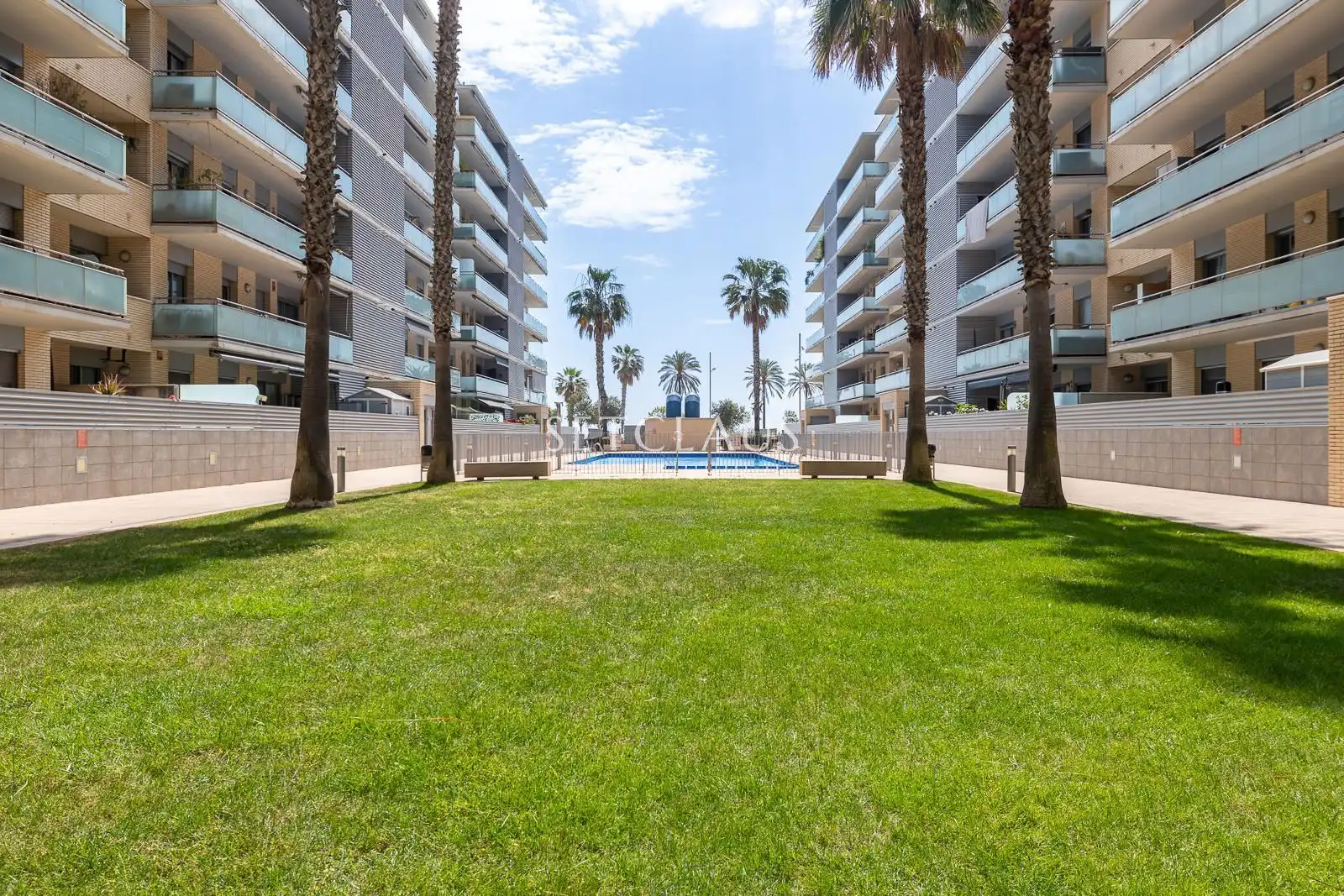 Swimming pool of Flat for sale in Badalona  with Air Conditioner, Heating and Terrace