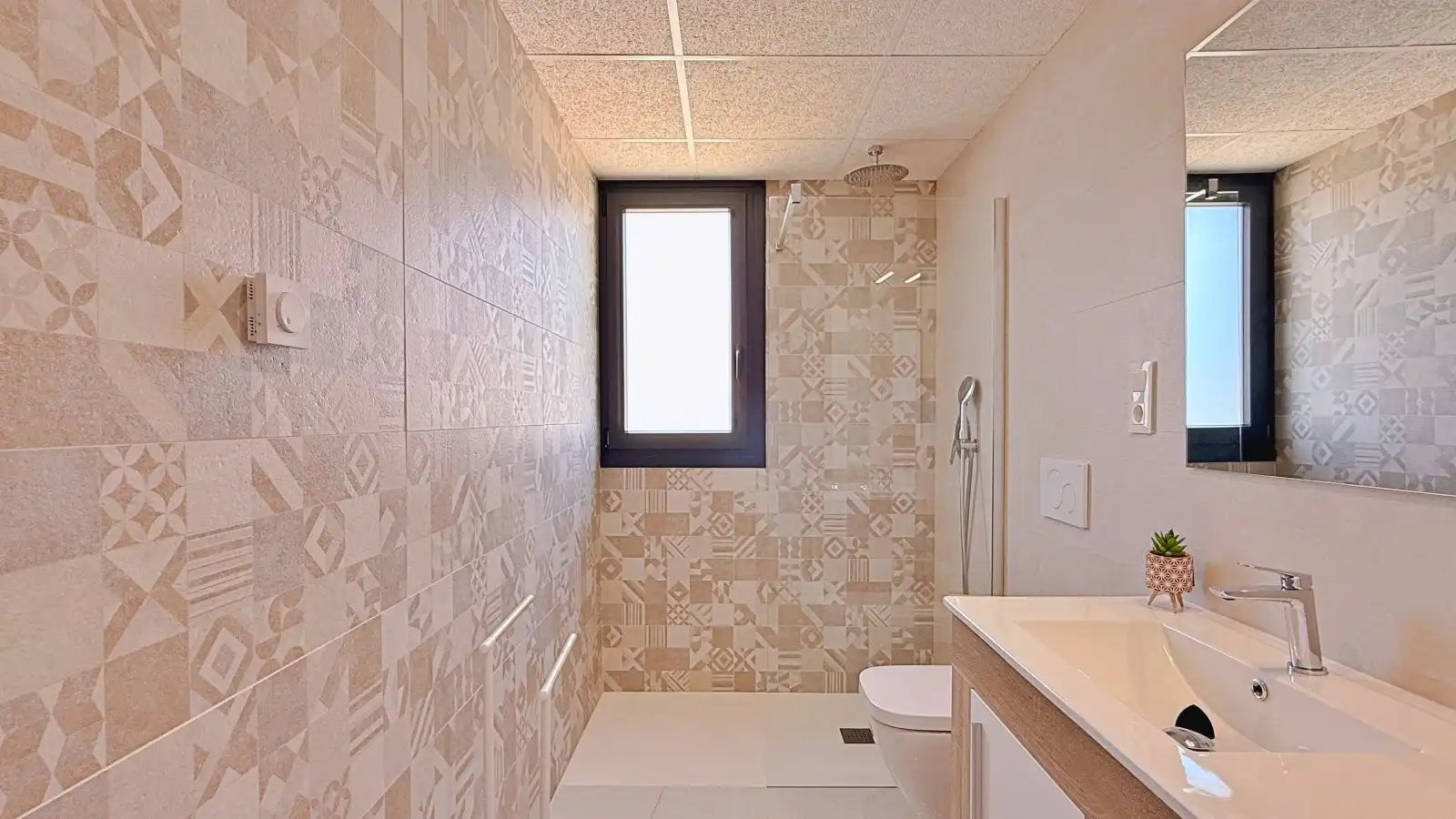 Bany de Apartament en venda en Orihuela amb Traster i Moblat