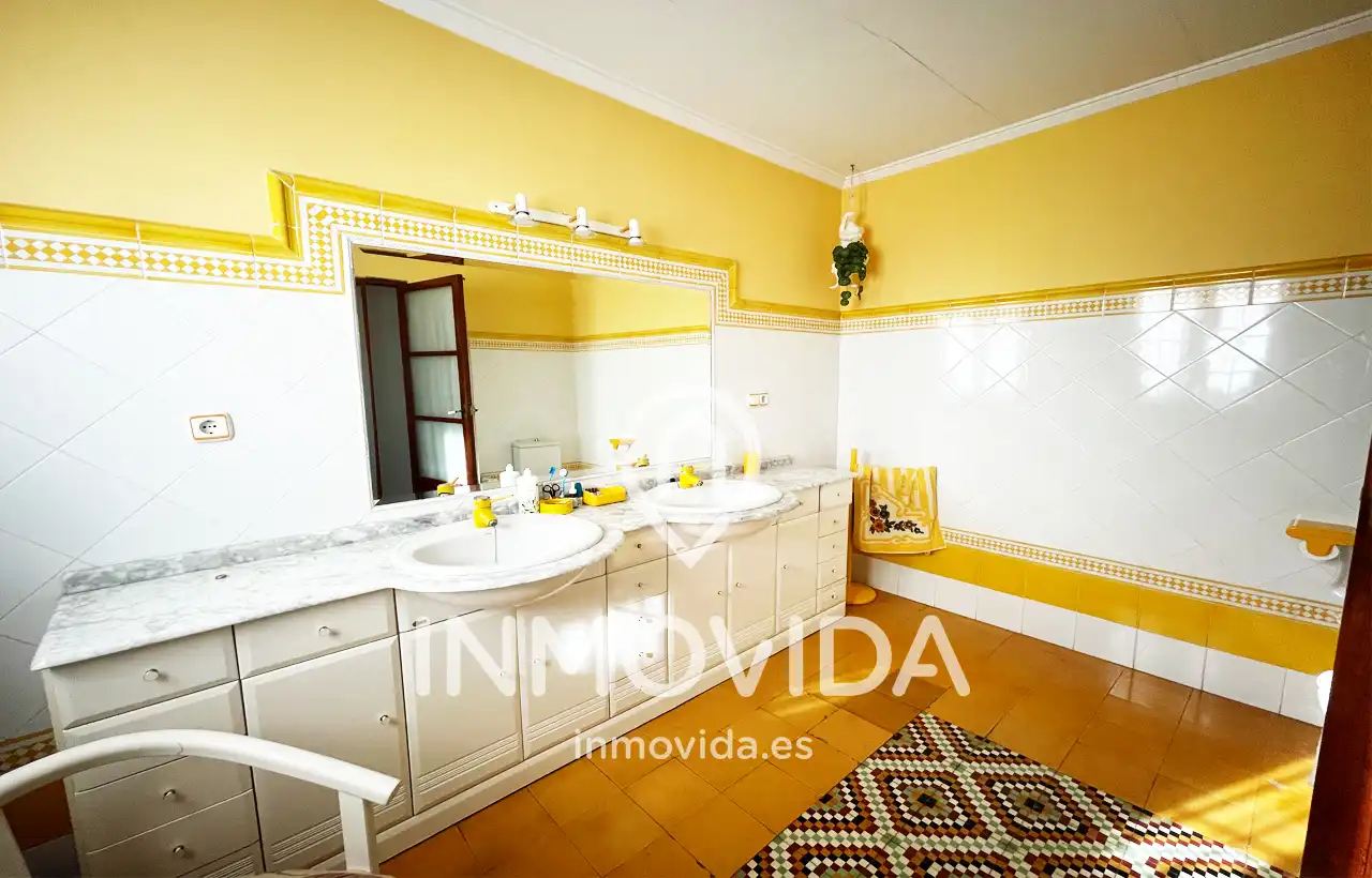 Bathroom of Houses for sale in Xàtiva  with Air Conditioner, Terrace and Furnished