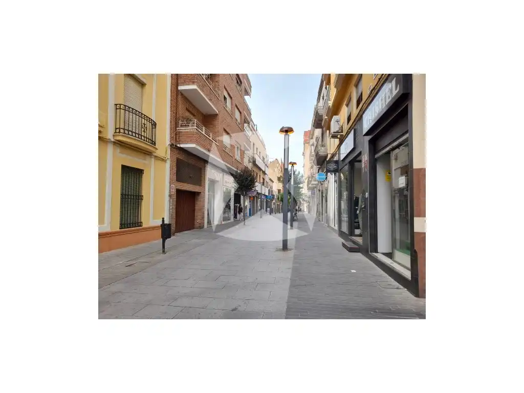 Local de alquiler en Calle Menacho, Casco Antiguo