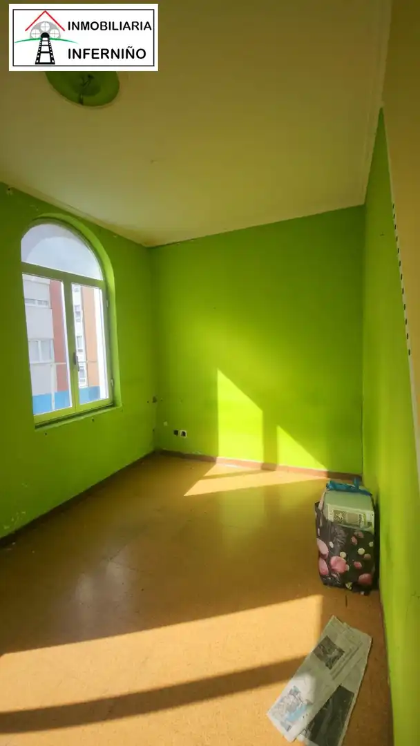 Habitación de Edificio en venta en Ferrol