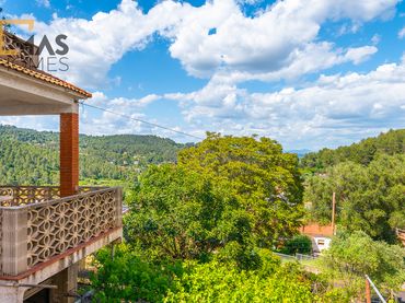 Casa amb balcó en venda a Carrer del Berguedà