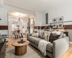 Sala d'estar de Apartament de lloguer en  Madrid Capital amb Aire condicionat, Calefacció i Moblat