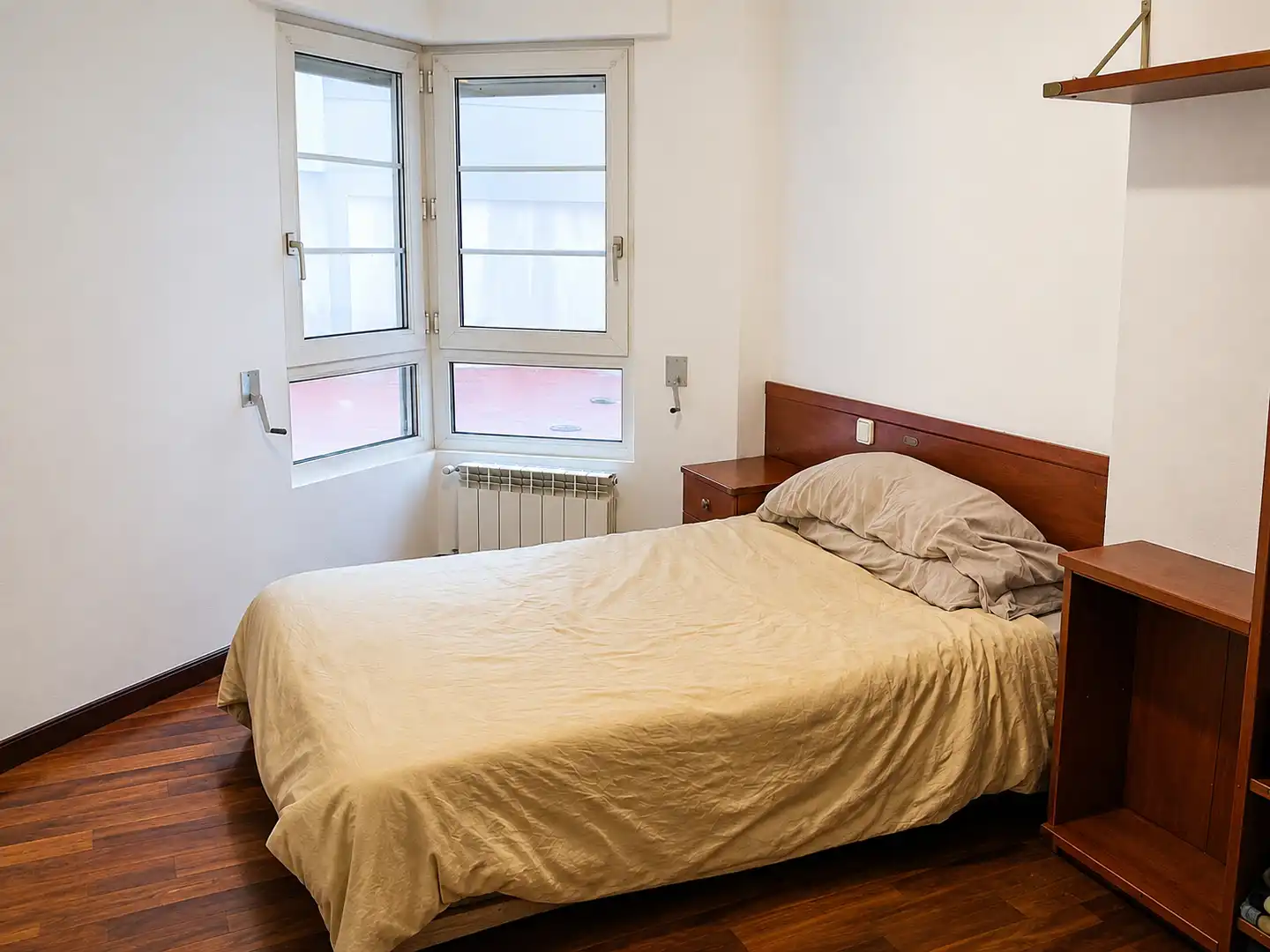 Schlafzimmer von Wohnung zur Miete in Santander mit Möbliert und Ofen