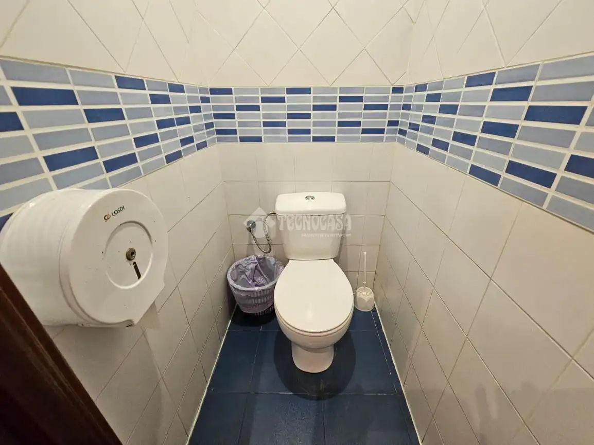 Baño de Local en venta en Carabanchel