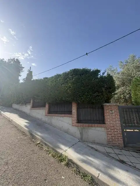 Vista exterior de Casa adosada en venta en Simancas con Calefacción, Jardín privado y Terraza