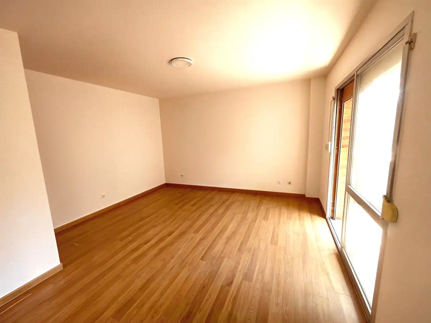 Sala d'estar de Pis en venda en Guadalajara amb Calefacció i Terrassa