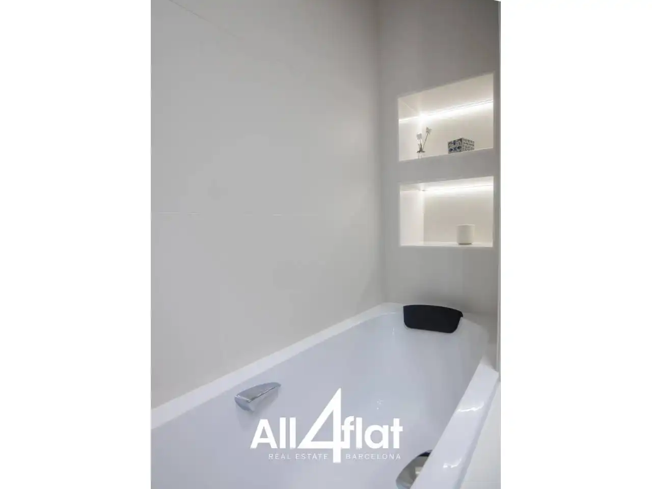 Bathroom of Flat for sale in Barcelona  with Air Conditioner, Heating and Parquet flooring
