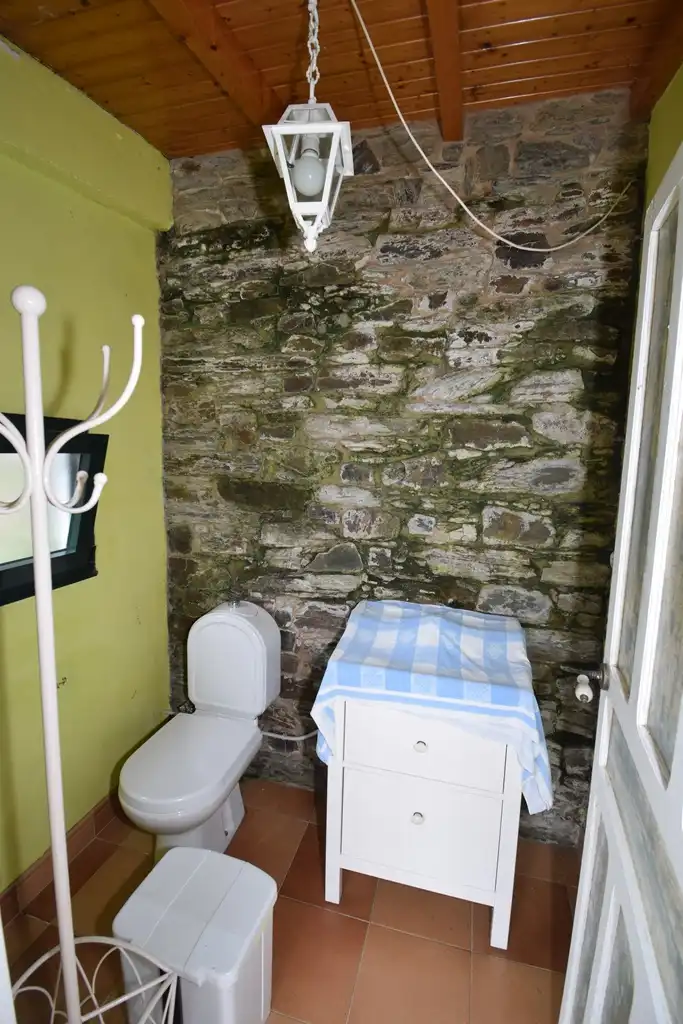 Baño de Casa adosada en venta en Pontedeume con Calefacción y Jardín privado