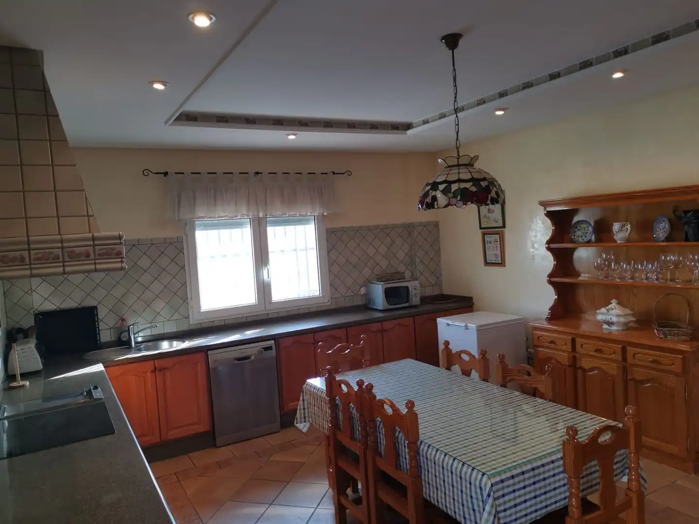 Cuina de Casa o xalet en venda en Chiclana de la Frontera amb Aire condicionat, Calefacció i Jardí privat