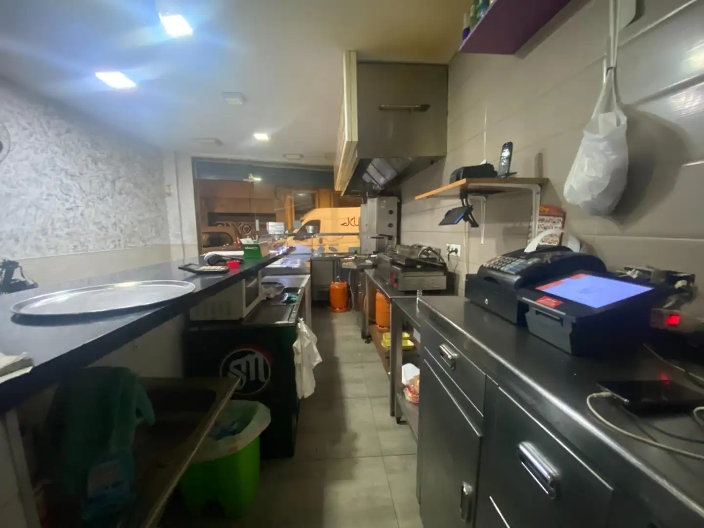 Cuina de Local de lloguer en Barcelona amb Aire condicionat