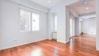 Living room of Flat to rent in  Madrid Capital  with Air Conditioner, Heating and Parquet flooring