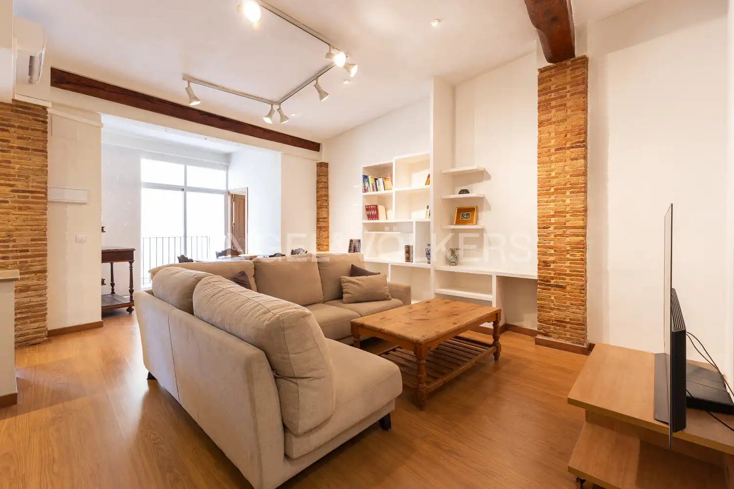Living room of Flat for rent in Valencia  with Air Conditioner, Heating and Furnished