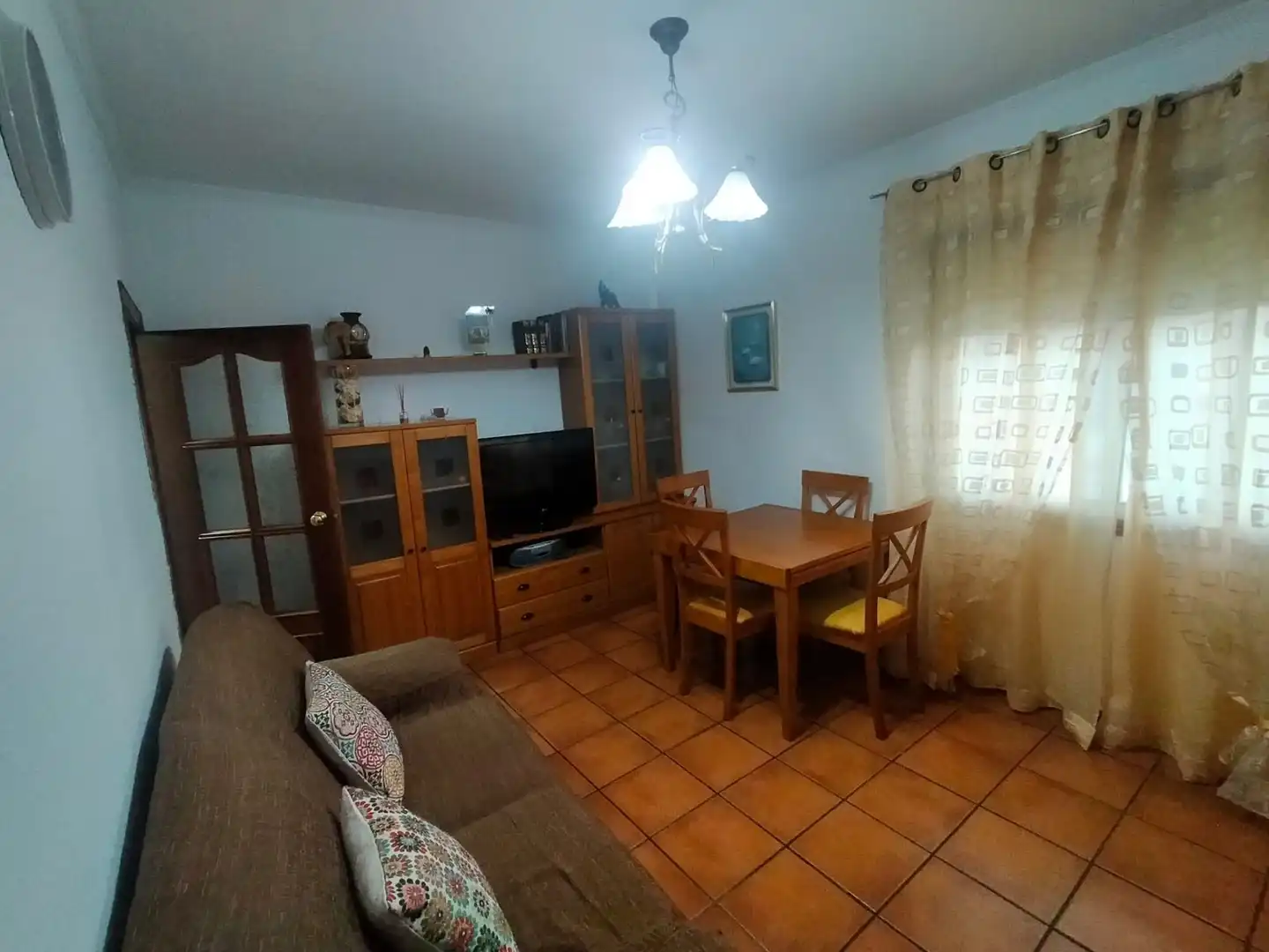 Sala d'estar de Pis de lloguer en La Línea de la Concepción amb Moblat