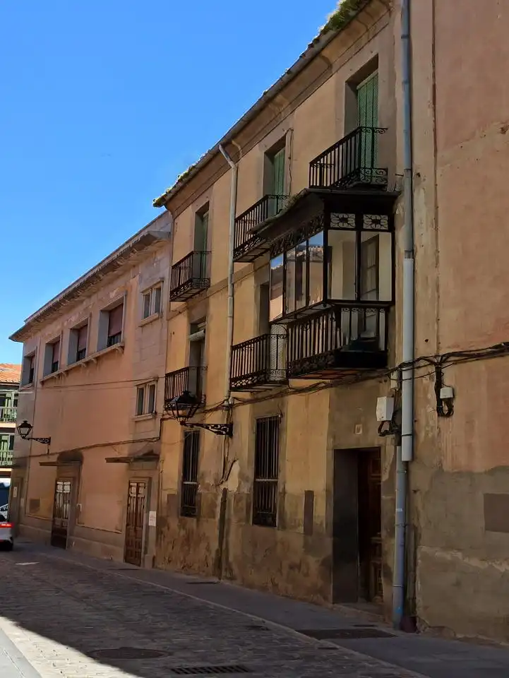 Vista exterior de Edificio en venta en Ávila