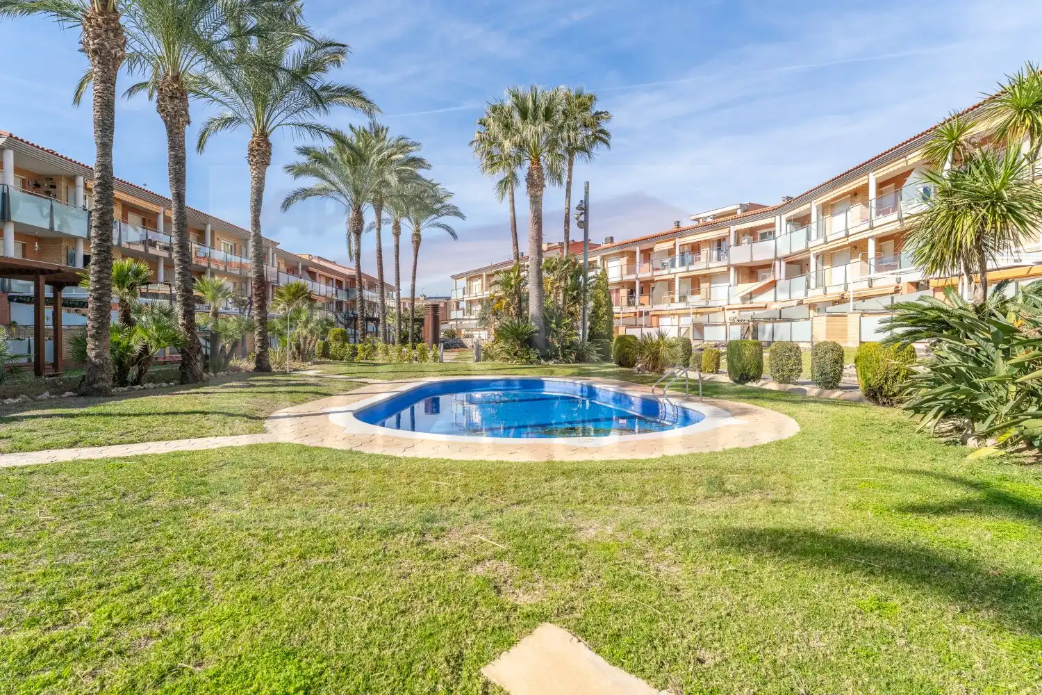 Swimming pool of Flat for sale in Cambrils  with Air Conditioner, Heating and Terrace